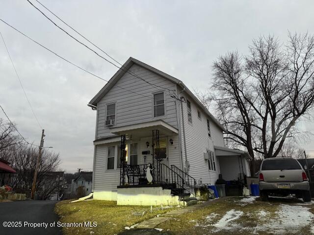 view of front of property