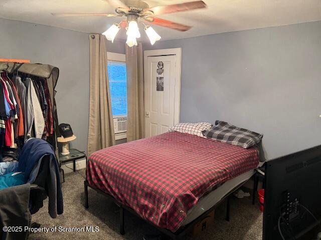 carpeted bedroom featuring ceiling fan