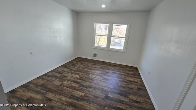 spare room with dark wood-style floors, visible vents, recessed lighting, and baseboards