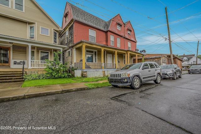167 S Hyde Park Ave, Scranton, PA 18504 - view of front of property featuring a porch and a gambrel roof