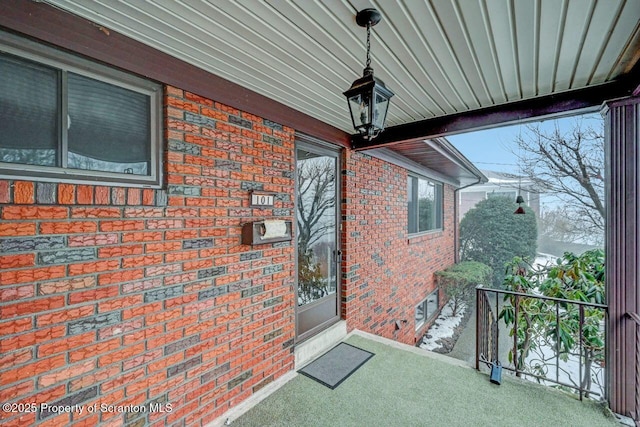 property entrance featuring a balcony