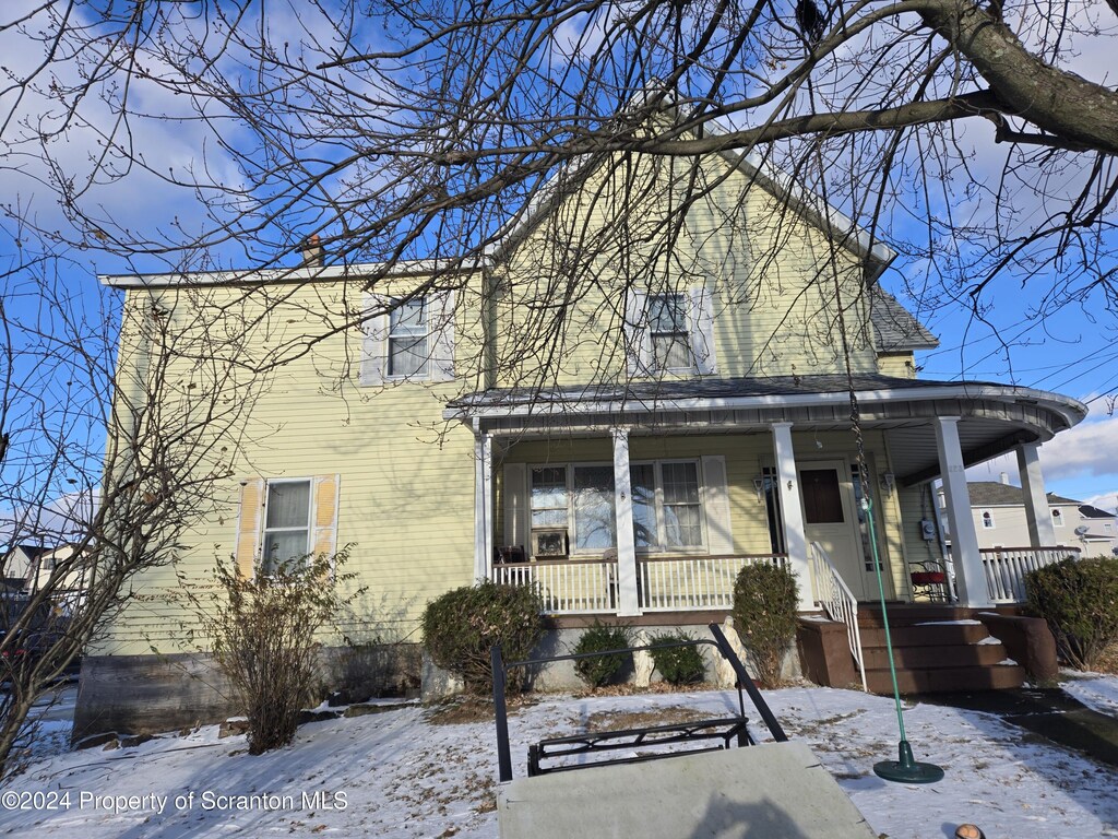 view of front facade with covered porch