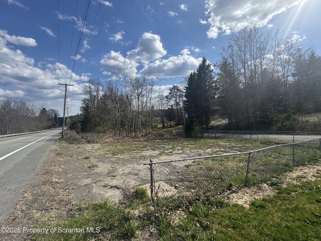 Memorial Dr, Elmhurst, PA 18444 - photo 2