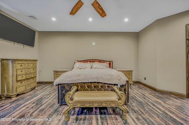 815 Oak St, Archbald, PA 18403 - bedroom with wood finished floors, visible vents, and baseboards