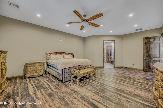 815 Oak St, Archbald, PA 18403 - bedroom with visible vents, baseboards, and wood finished floors
