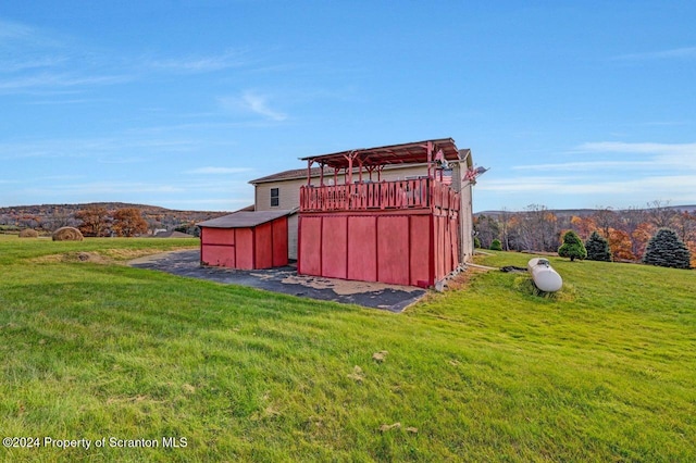 view of outbuilding with a yard