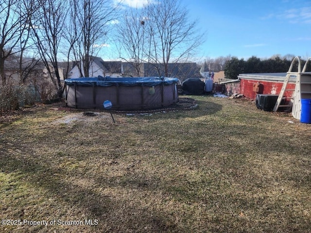 view of yard featuring a covered pool