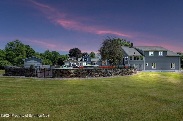 view of yard at dusk