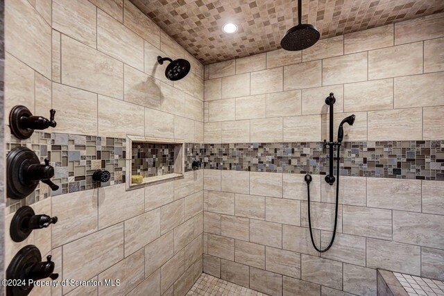 bathroom featuring tiled shower