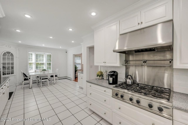 212 Lake Scranton Rd, Scranton, PA 18505 - kitchen with under cabinet range hood, stainless steel gas stovetop, decorative backsplash, crown molding, and recessed lighting