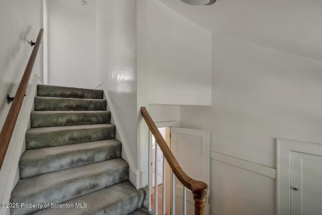 212 Lake Scranton Rd, Scranton, PA 18505 - view of staircase