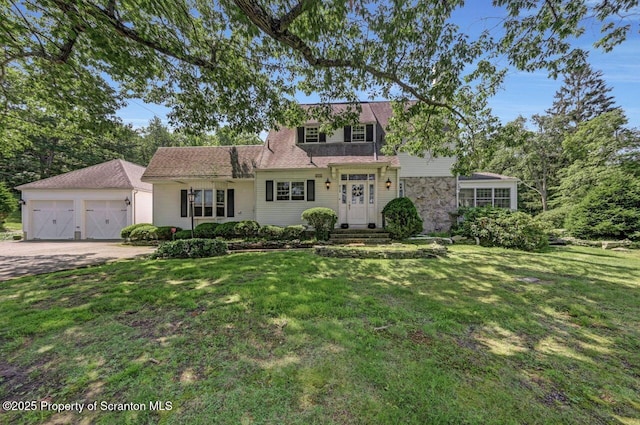 212 Lake Scranton Rd, Scranton, PA 18505 - view of front facade with driveway, a front yard, and a garage