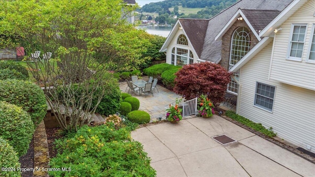 view of yard with a patio area