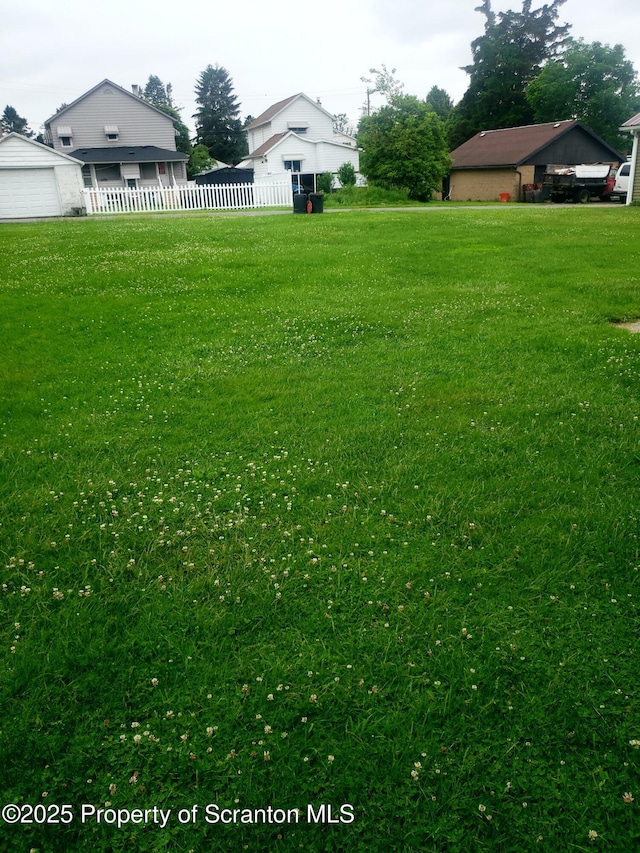 911 Prince St, Taylor, PA 18517 - view of yard