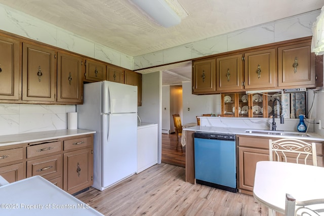 505 Yedinak Ln, Madison Twp, PA 18444 - kitchen featuring dishwashing machine, a sink, freestanding refrigerator, light wood-style flooring, and light countertops