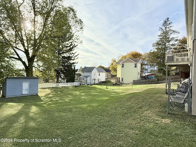 view of yard with a storage shed