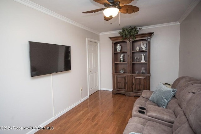 living room featuring crown molding, hardwood / wood-style floors, and ceiling fan