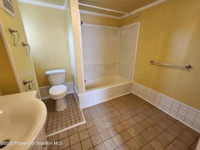 924 Prospect Ave, Scranton, PA 18505 - bathroom with toilet, tile patterned flooring, bathing tub / shower combination, a sink, and crown molding