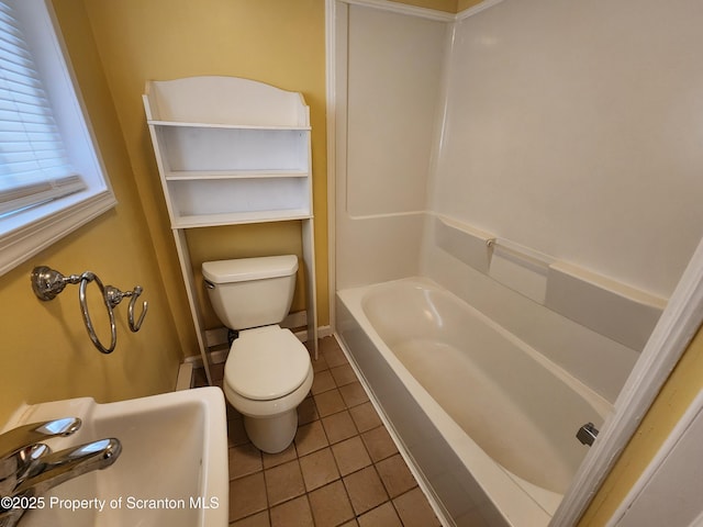 924 Prospect Ave, Scranton, PA 18505 - full bath featuring toilet, tile patterned floors, and baseboards