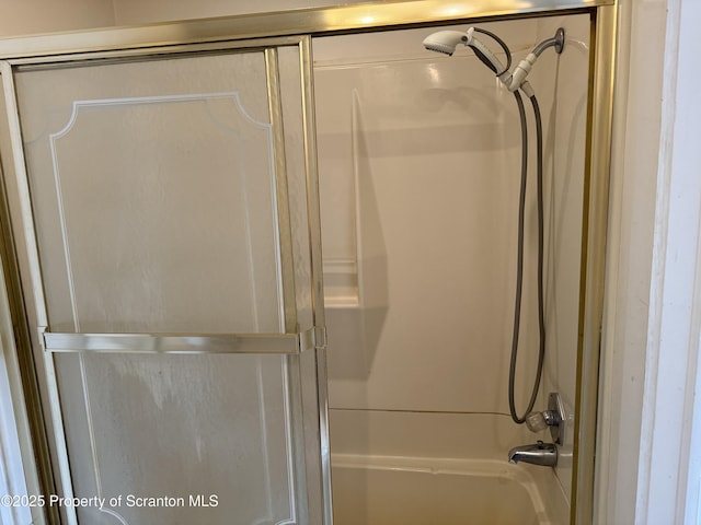 bathroom featuring shower / washtub combination