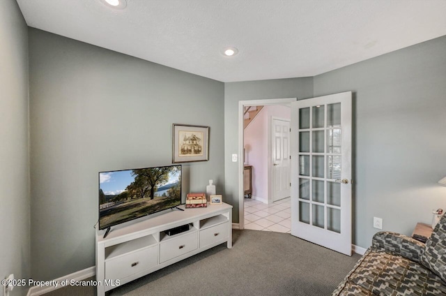 living area featuring recessed lighting, baseboards, and light colored carpet