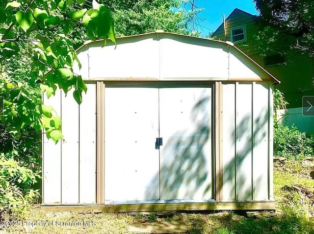 view of outbuilding