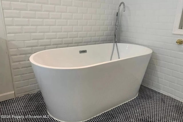 bathroom featuring a tub