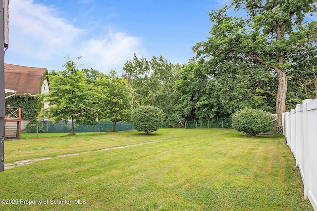 934 W Market St, Scranton, PA 18508 - view of fenced backyard