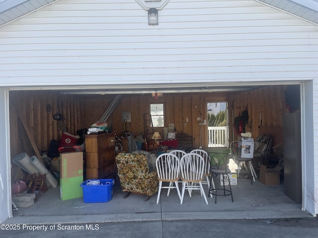 garage featuring freestanding refrigerator