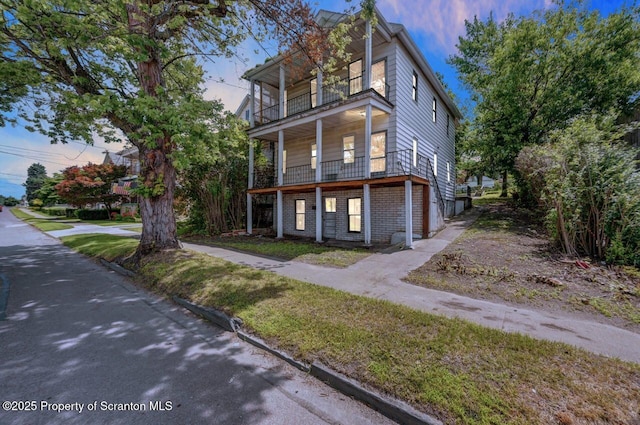 1725 Cedar Ave, Scranton, PA 18505 - multi unit property with a balcony