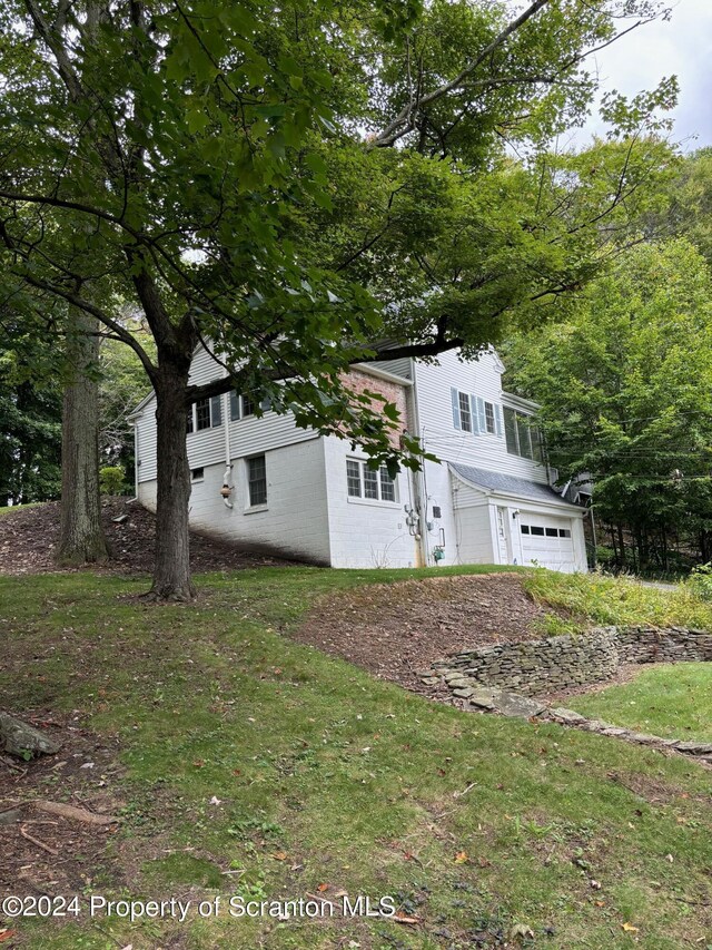 view of front of home featuring an attached garage and driveway
