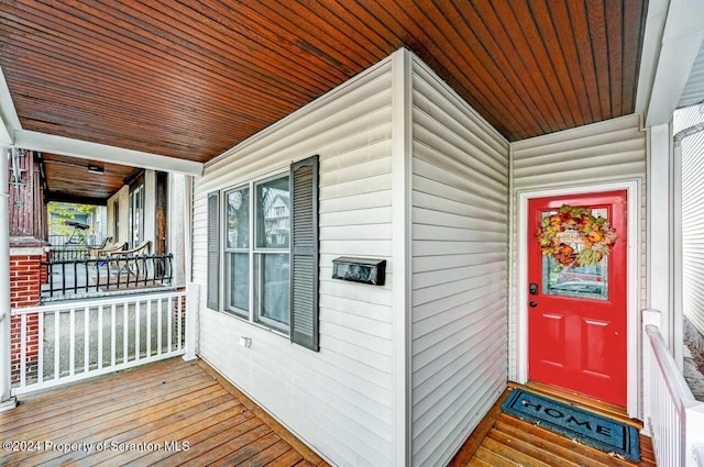 property entrance featuring a porch