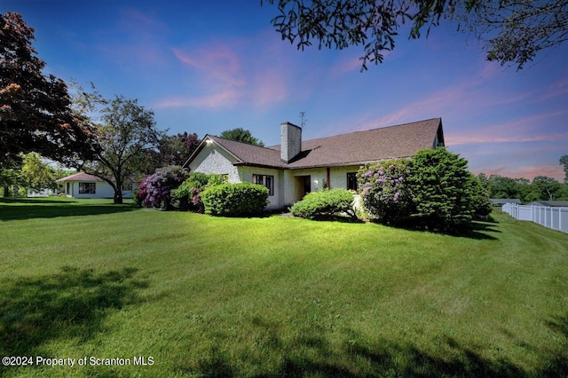 view of front facade with a lawn