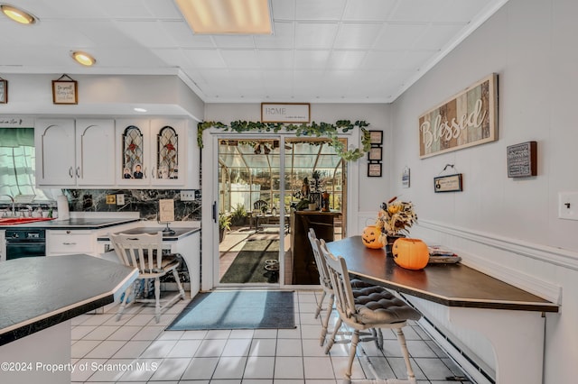 dining room featuring light tile patterned floors