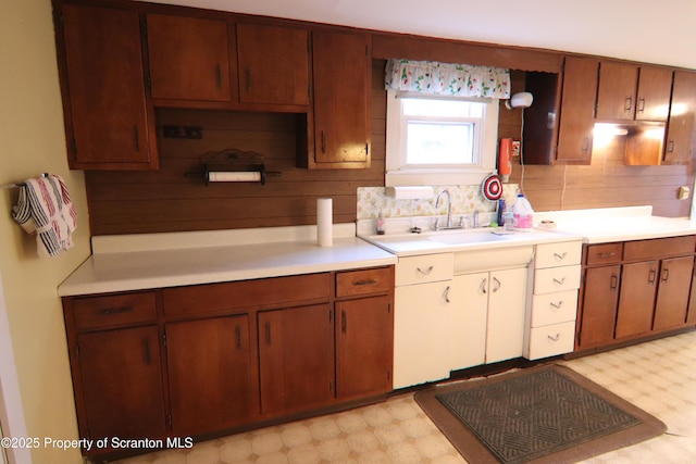 kitchen featuring sink and decorative backsplash