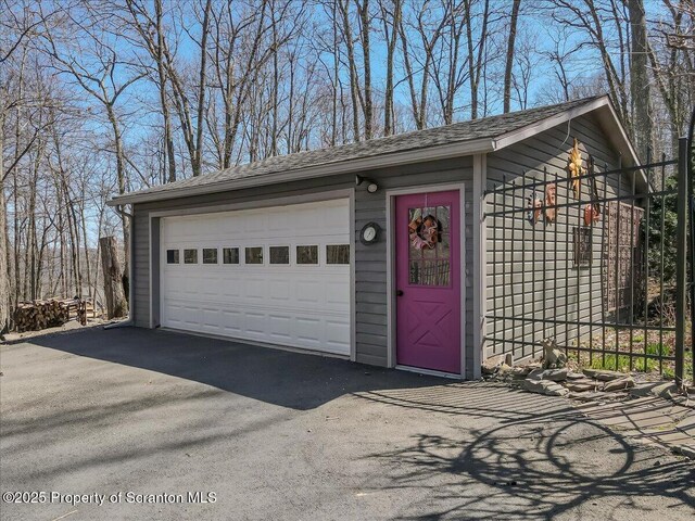 141 Cove Point Cir, Lakeville, PA 18438 - view of front of property featuring an outdoor structure and a detached garage