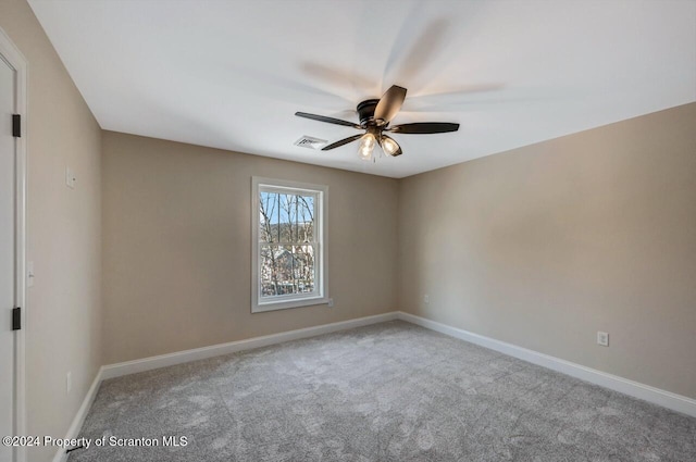 spare room featuring carpet and ceiling fan