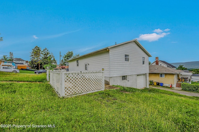 633 Connell St, Scranton, PA 18505 - view of side of property featuring an attached garage and a yard