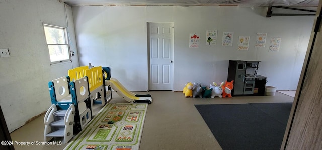 playroom featuring concrete floors