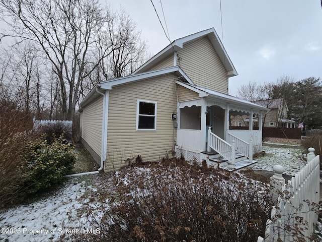 view of front of property featuring covered porch