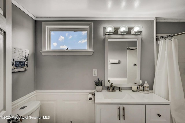 full bath featuring curtained shower, a wainscoted wall, vanity, and toilet