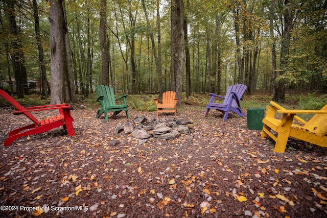 view of yard featuring an outdoor fire pit