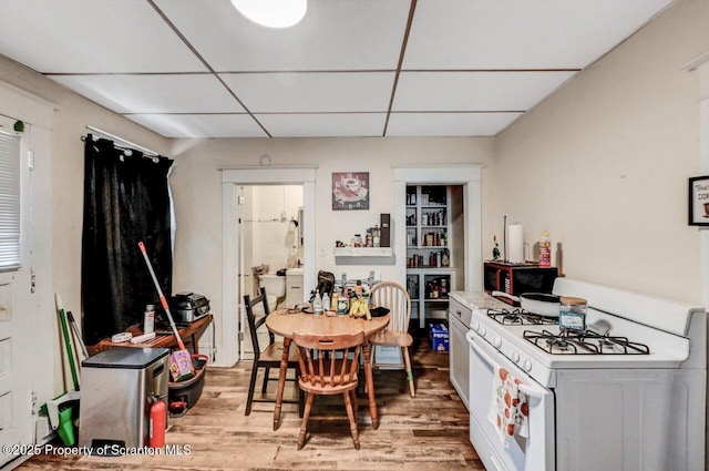401-405 S Main Ave, Scranton, PA 18504 - dining room with light wood finished floors and a paneled ceiling