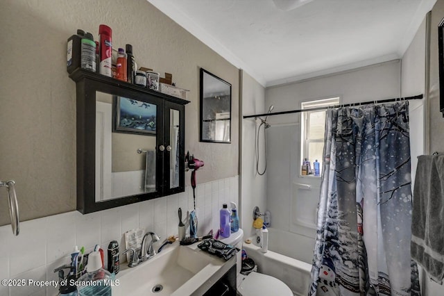 401-405 S Main Ave, Scranton, PA 18504 - full bath with vanity, toilet, and shower / tub combo