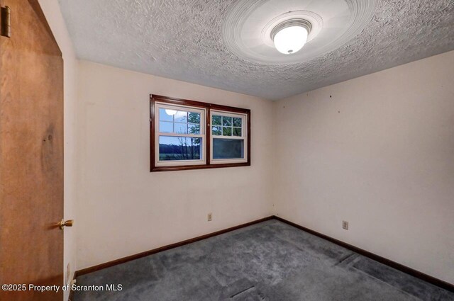 71 Pumphouse Rd, Jefferson Twp, PA 18436