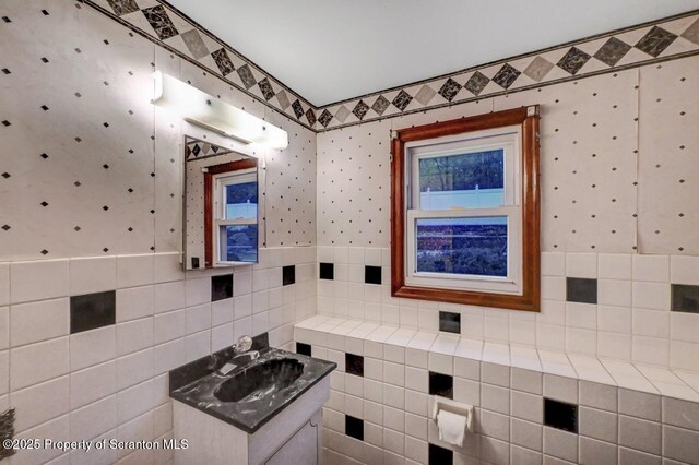 71 Pumphouse Rd, Jefferson Twp, PA 18436