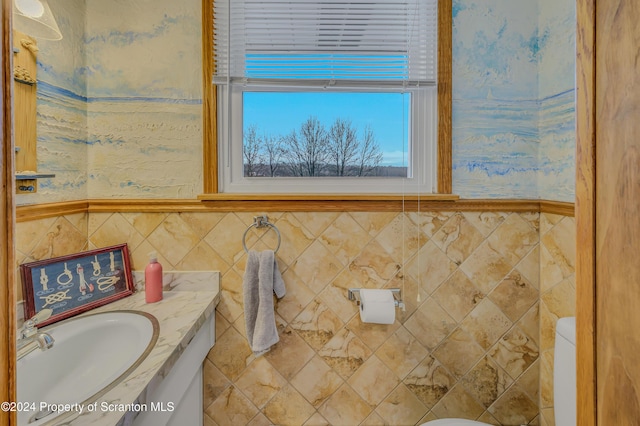 bathroom featuring sink