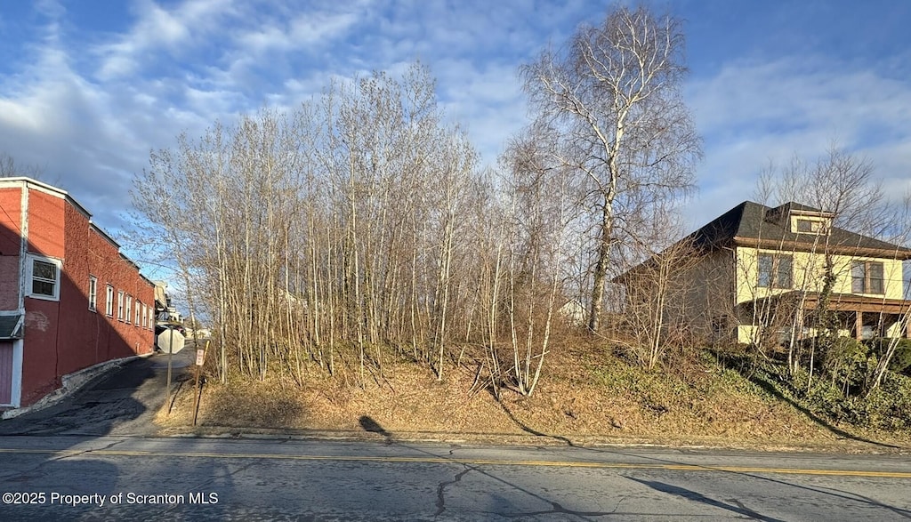 503 S Valley Ave, Olyphant, PA 18447 - photo 2