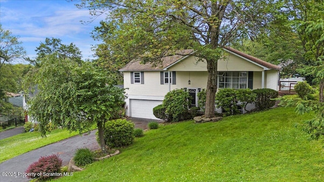 206 Florence Dr, Clarks Summit, PA 18411 - view of front facade featuring driveway, a front lawn, and an attached garage