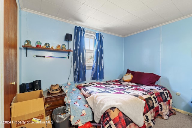 bedroom featuring carpet flooring and crown molding